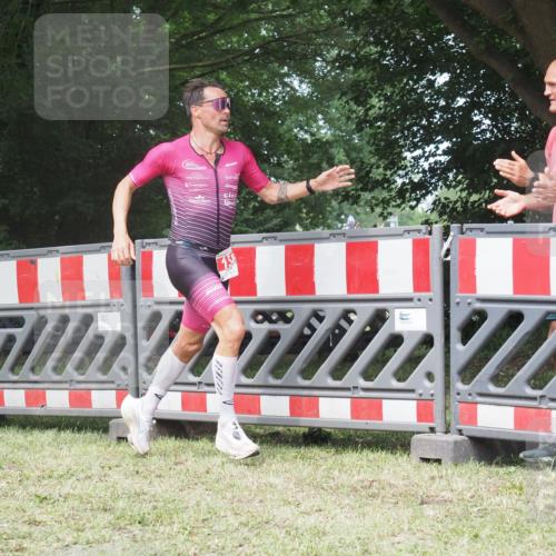 21.06.2025 - 27. Vierlanden-Triathlon KatJ http://msf.ph/oto/8052874 15.06.2025 12:11:52 Ziel 158 meine-sportfotos.de