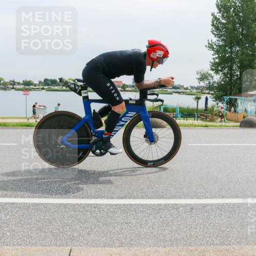 15.06.2025 - 27. Vierlanden-Triathlon H.Heesch http://msf.ph/oto/8052875 15.06.2025 11:01:33 Radfahren 100, 201, 757 meine-sportfotos.de
