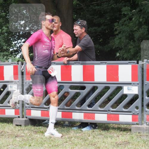 21.06.2025 - 27. Vierlanden-Triathlon KatJ http://msf.ph/oto/8052883 15.06.2025 12:11:53 Ziel 158 meine-sportfotos.de