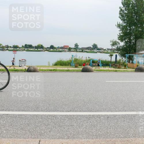 15.06.2025 - 27. Vierlanden-Triathlon H.Heesch http://msf.ph/oto/8052900 15.06.2025 11:01:55 Radfahren 32, 221, 239 meine-sportfotos.de