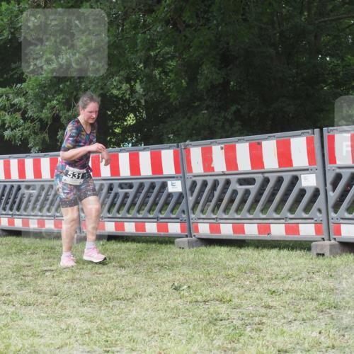 21.06.2025 - 27. Vierlanden-Triathlon KatJ http://msf.ph/oto/8052901 15.06.2025 12:12:36 Ziel 531 meine-sportfotos.de