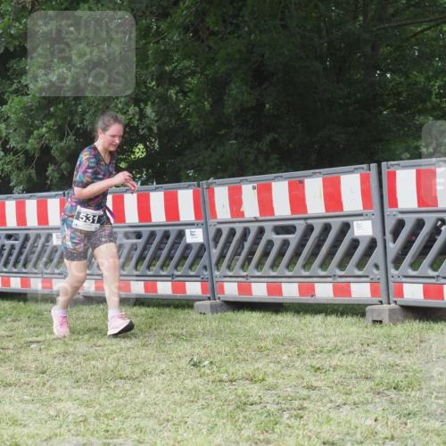 21.06.2025 - 27. Vierlanden-Triathlon KatJ http://msf.ph/oto/8052903 15.06.2025 12:12:36 Ziel 531 meine-sportfotos.de