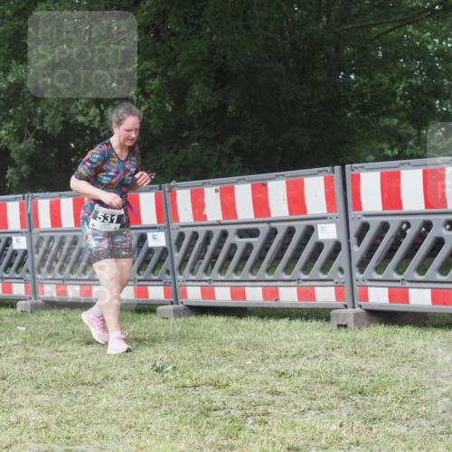 21.06.2025 - 27. Vierlanden-Triathlon KatJ http://msf.ph/oto/8052910 15.06.2025 12:12:36 Ziel 531 meine-sportfotos.de
