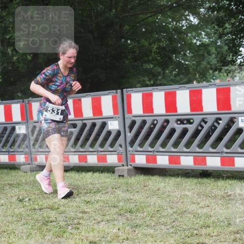 21.06.2025 - 27. Vierlanden-Triathlon KatJ http://msf.ph/oto/8052914 15.06.2025 12:12:37 Ziel 531 meine-sportfotos.de