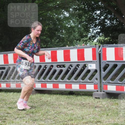 21.06.2025 - 27. Vierlanden-Triathlon KatJ http://msf.ph/oto/8052923 15.06.2025 12:12:38 Ziel 531 meine-sportfotos.de