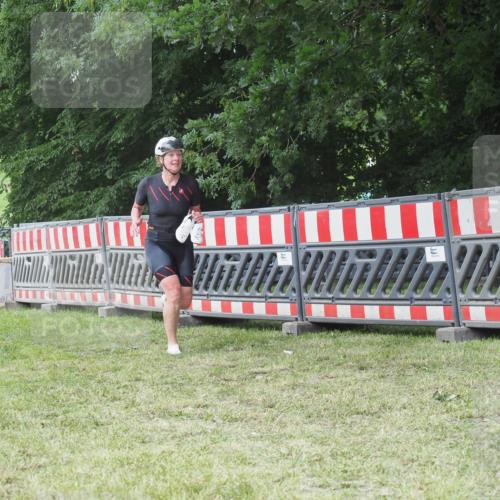 21.06.2025 - 27. Vierlanden-Triathlon KatJ http://msf.ph/oto/8052942 15.06.2025 12:13:01 Ziel 252 meine-sportfotos.de