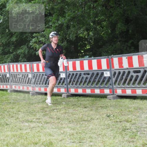 21.06.2025 - 27. Vierlanden-Triathlon KatJ http://msf.ph/oto/8052944 15.06.2025 12:13:01 Ziel 252 meine-sportfotos.de