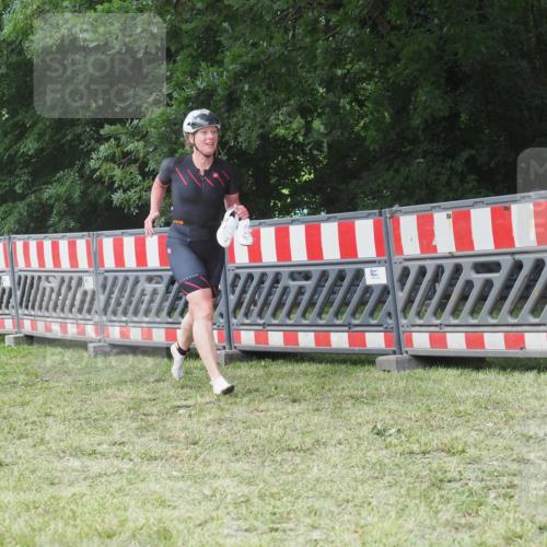 21.06.2025 - 27. Vierlanden-Triathlon KatJ http://msf.ph/oto/8052946 15.06.2025 12:13:01 Ziel 252 meine-sportfotos.de