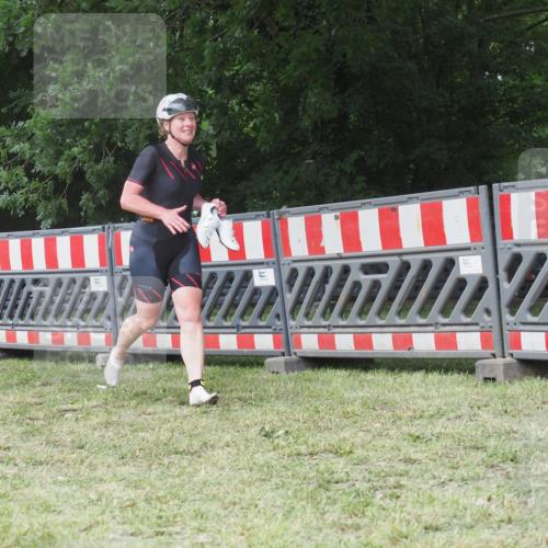 21.06.2025 - 27. Vierlanden-Triathlon KatJ http://msf.ph/oto/8052953 15.06.2025 12:13:02 Ziel 252 meine-sportfotos.de