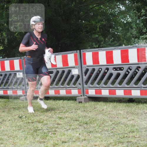 21.06.2025 - 27. Vierlanden-Triathlon KatJ http://msf.ph/oto/8052957 15.06.2025 12:13:02 Ziel 252 meine-sportfotos.de
