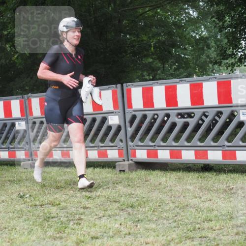 21.06.2025 - 27. Vierlanden-Triathlon KatJ http://msf.ph/oto/8052959 15.06.2025 12:13:03 Ziel 252 meine-sportfotos.de