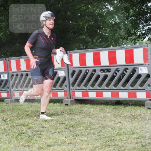 21.06.2025 - 27. Vierlanden-Triathlon KatJ http://msf.ph/oto/8052961 15.06.2025 12:13:03 Ziel 252 meine-sportfotos.de