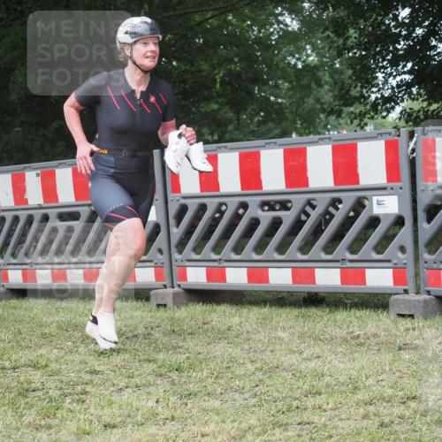 21.06.2025 - 27. Vierlanden-Triathlon KatJ http://msf.ph/oto/8052963 15.06.2025 12:13:03 Ziel 252 meine-sportfotos.de