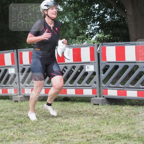 21.06.2025 - 27. Vierlanden-Triathlon KatJ http://msf.ph/oto/8052970 15.06.2025 12:13:03 Ziel 252 meine-sportfotos.de
