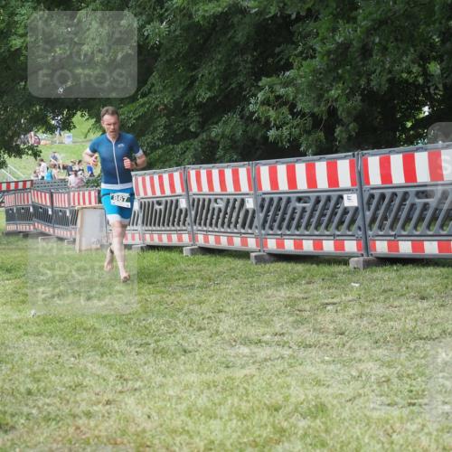 21.06.2025 - 27. Vierlanden-Triathlon KatJ http://msf.ph/oto/8052989 15.06.2025 12:13:16 Ziel 867, 869 meine-sportfotos.de