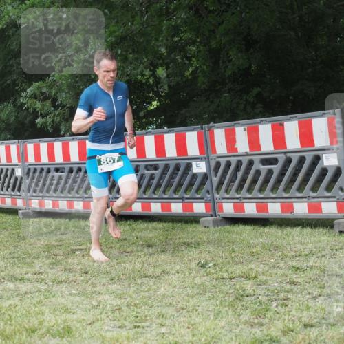 21.06.2025 - 27. Vierlanden-Triathlon KatJ http://msf.ph/oto/8053010 15.06.2025 12:13:17 Ziel 251, 867, 869 meine-sportfotos.de