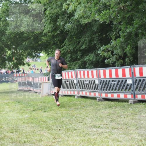 21.06.2025 - 27. Vierlanden-Triathlon KatJ http://msf.ph/oto/8053014 15.06.2025 12:13:19 Ziel 251, 867, 869 meine-sportfotos.de