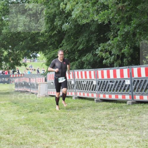 21.06.2025 - 27. Vierlanden-Triathlon KatJ http://msf.ph/oto/8053019 15.06.2025 12:13:20 Ziel 251, 869 meine-sportfotos.de