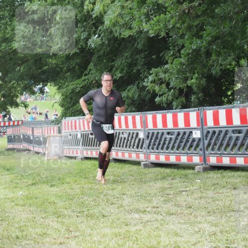 21.06.2025 - 27. Vierlanden-Triathlon KatJ http://msf.ph/oto/8053025 15.06.2025 12:13:20 Ziel 251, 869 meine-sportfotos.de