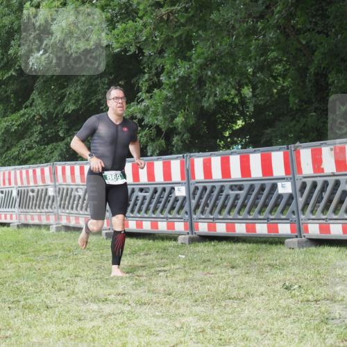 21.06.2025 - 27. Vierlanden-Triathlon KatJ http://msf.ph/oto/8053029 15.06.2025 12:13:21 Ziel 251, 869 meine-sportfotos.de