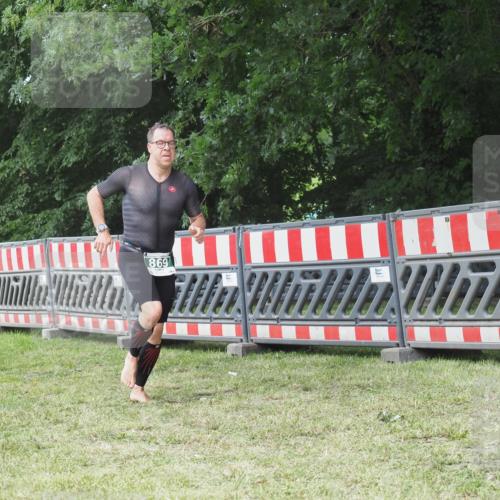 21.06.2025 - 27. Vierlanden-Triathlon KatJ http://msf.ph/oto/8053031 15.06.2025 12:13:21 Ziel 251, 869 meine-sportfotos.de