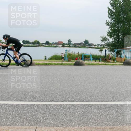 15.06.2025 - 27. Vierlanden-Triathlon H.Heesch http://msf.ph/oto/8053032 15.06.2025 11:03:15 Radfahren 138, 176, 661, 677, 744, 764 meine-sportfotos.de