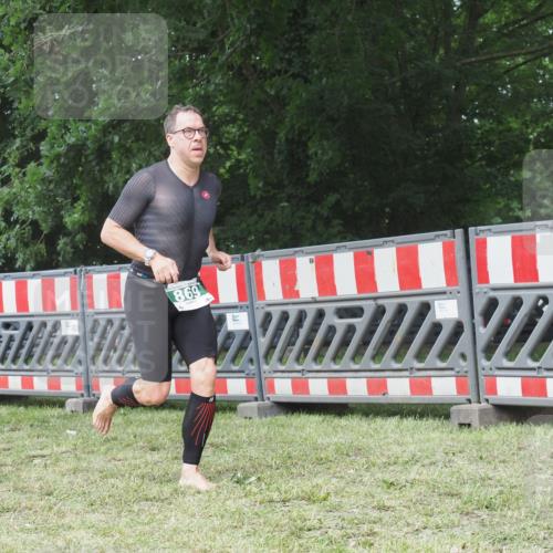 21.06.2025 - 27. Vierlanden-Triathlon KatJ http://msf.ph/oto/8053042 15.06.2025 12:13:21 Ziel 251, 869 meine-sportfotos.de