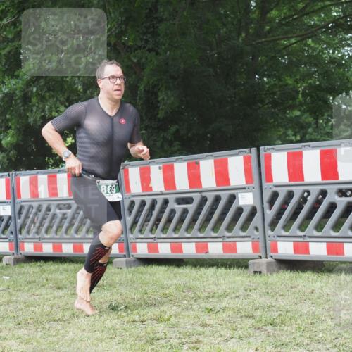 21.06.2025 - 27. Vierlanden-Triathlon KatJ http://msf.ph/oto/8053044 15.06.2025 12:13:22 Ziel 251, 869 meine-sportfotos.de