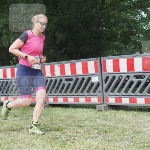 21.06.2025 - 27. Vierlanden-Triathlon KatJ http://msf.ph/oto/8053083 15.06.2025 12:13:27 Ziel 251 meine-sportfotos.de