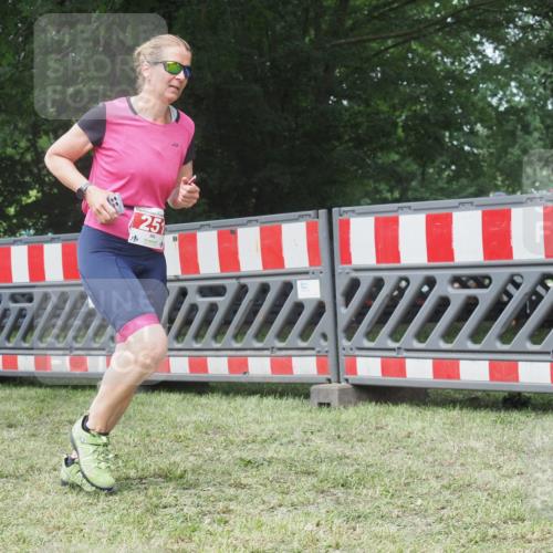 21.06.2025 - 27. Vierlanden-Triathlon KatJ http://msf.ph/oto/8053086 15.06.2025 12:13:27 Ziel 251 meine-sportfotos.de