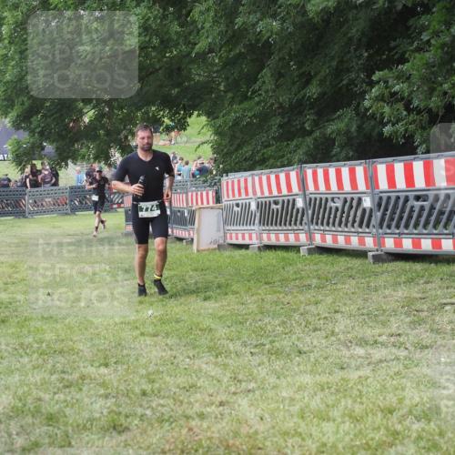 21.06.2025 - 27. Vierlanden-Triathlon KatJ http://msf.ph/oto/8053090 15.06.2025 12:16:17 Ziel 774 meine-sportfotos.de