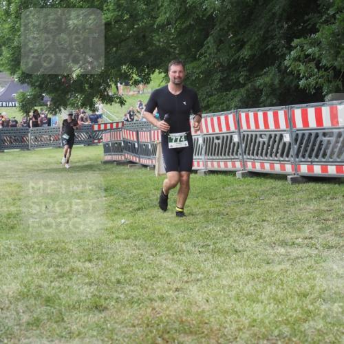 21.06.2025 - 27. Vierlanden-Triathlon KatJ http://msf.ph/oto/8053101 15.06.2025 12:16:18 Ziel 774 meine-sportfotos.de