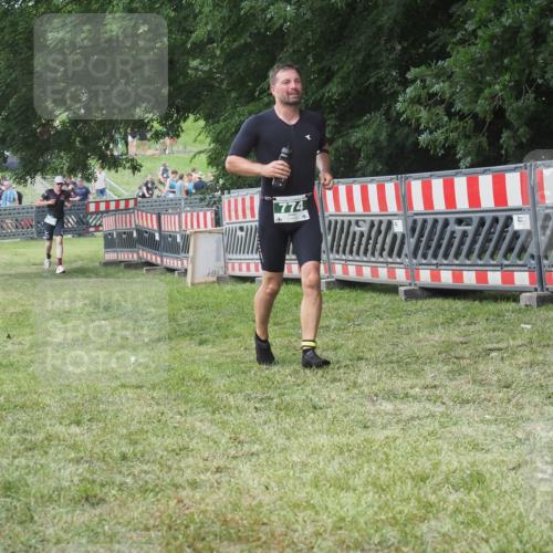 21.06.2025 - 27. Vierlanden-Triathlon KatJ http://msf.ph/oto/8053109 15.06.2025 12:16:18 Ziel 774 meine-sportfotos.de