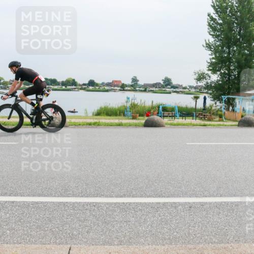 15.06.2025 - 27. Vierlanden-Triathlon H.Heesch http://msf.ph/oto/8053125 15.06.2025 11:04:36 Radfahren 12, 48, 242, 568, 711 meine-sportfotos.de