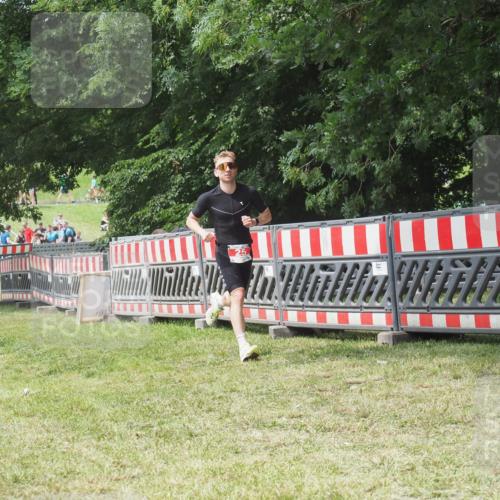 21.06.2025 - 27. Vierlanden-Triathlon KatJ http://msf.ph/oto/8053137 15.06.2025 12:19:21 Ziel 25 meine-sportfotos.de