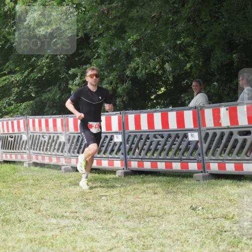 21.06.2025 - 27. Vierlanden-Triathlon KatJ http://msf.ph/oto/8053145 15.06.2025 12:19:22 Ziel 25 meine-sportfotos.de