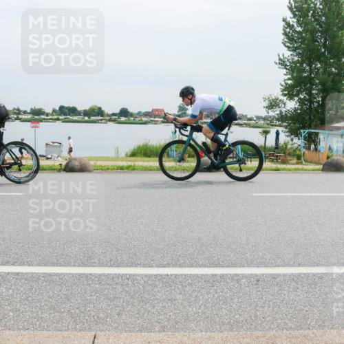 15.06.2025 - 27. Vierlanden-Triathlon H.Heesch http://msf.ph/oto/8053159 15.06.2025 11:04:59 Radfahren 654, 683, 716 meine-sportfotos.de