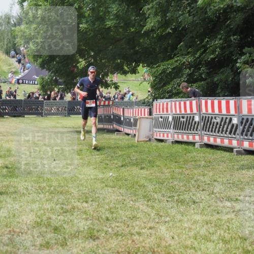 21.06.2025 - 27. Vierlanden-Triathlon KatJ http://msf.ph/oto/8053171 15.06.2025 12:19:34 Ziel 46 meine-sportfotos.de