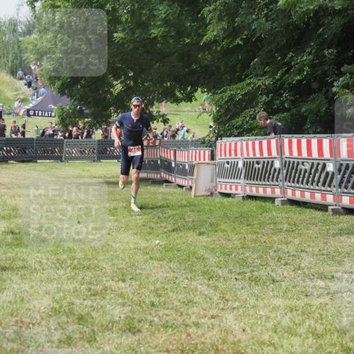21.06.2025 - 27. Vierlanden-Triathlon KatJ http://msf.ph/oto/8053172 15.06.2025 12:19:34 Ziel 46 meine-sportfotos.de
