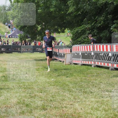 21.06.2025 - 27. Vierlanden-Triathlon KatJ http://msf.ph/oto/8053174 15.06.2025 12:19:34 Ziel 46 meine-sportfotos.de