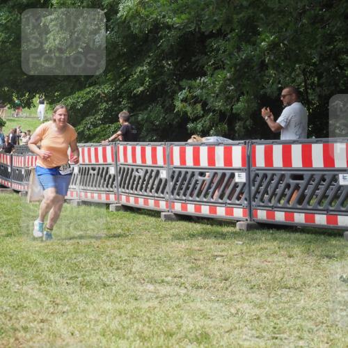 21.06.2025 - 27. Vierlanden-Triathlon KatJ http://msf.ph/oto/8053190 15.06.2025 12:20:04 Ziel 498 meine-sportfotos.de