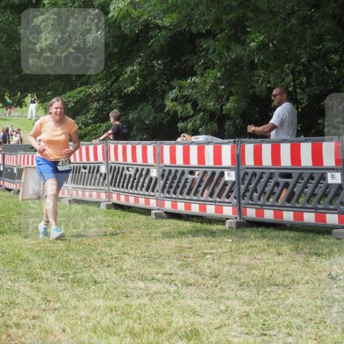 21.06.2025 - 27. Vierlanden-Triathlon KatJ http://msf.ph/oto/8053191 15.06.2025 12:20:04 Ziel 498 meine-sportfotos.de