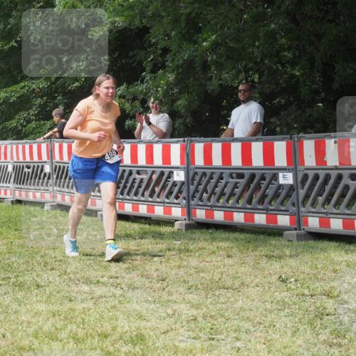 21.06.2025 - 27. Vierlanden-Triathlon KatJ http://msf.ph/oto/8053195 15.06.2025 12:20:06 Ziel 10, 498 meine-sportfotos.de