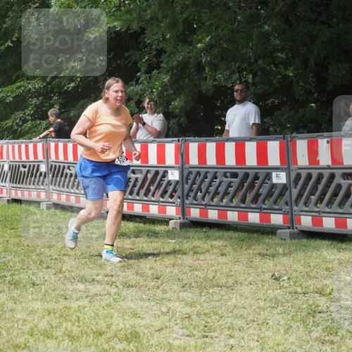 21.06.2025 - 27. Vierlanden-Triathlon KatJ http://msf.ph/oto/8053196 15.06.2025 12:20:06 Ziel 10, 498 meine-sportfotos.de