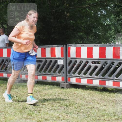 21.06.2025 - 27. Vierlanden-Triathlon KatJ http://msf.ph/oto/8053197 15.06.2025 12:20:07 Ziel 10, 498 meine-sportfotos.de