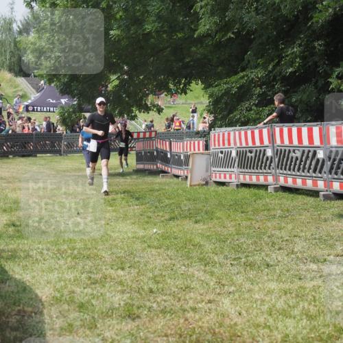 21.06.2025 - 27. Vierlanden-Triathlon KatJ http://msf.ph/oto/8053201 15.06.2025 12:20:14 Ziel 10, 543 meine-sportfotos.de