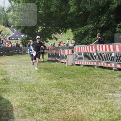21.06.2025 - 27. Vierlanden-Triathlon KatJ http://msf.ph/oto/8053202 15.06.2025 12:20:14 Ziel 10, 543 meine-sportfotos.de