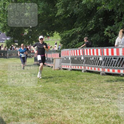 21.06.2025 - 27. Vierlanden-Triathlon KatJ http://msf.ph/oto/8053203 15.06.2025 12:20:15 Ziel 10, 543 meine-sportfotos.de