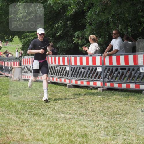 21.06.2025 - 27. Vierlanden-Triathlon KatJ http://msf.ph/oto/8053208 15.06.2025 12:20:16 Ziel 10, 543 meine-sportfotos.de