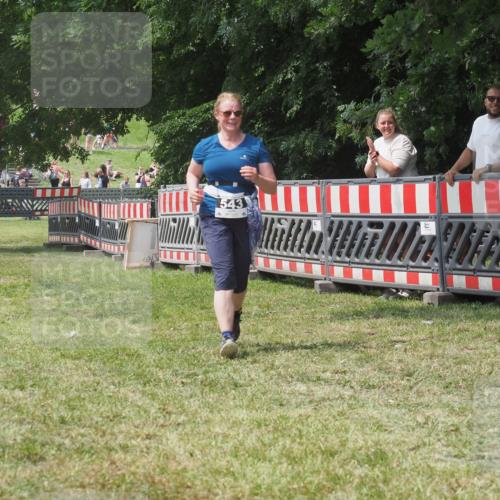 21.06.2025 - 27. Vierlanden-Triathlon KatJ http://msf.ph/oto/8053219 15.06.2025 12:20:20 Ziel 543 meine-sportfotos.de
